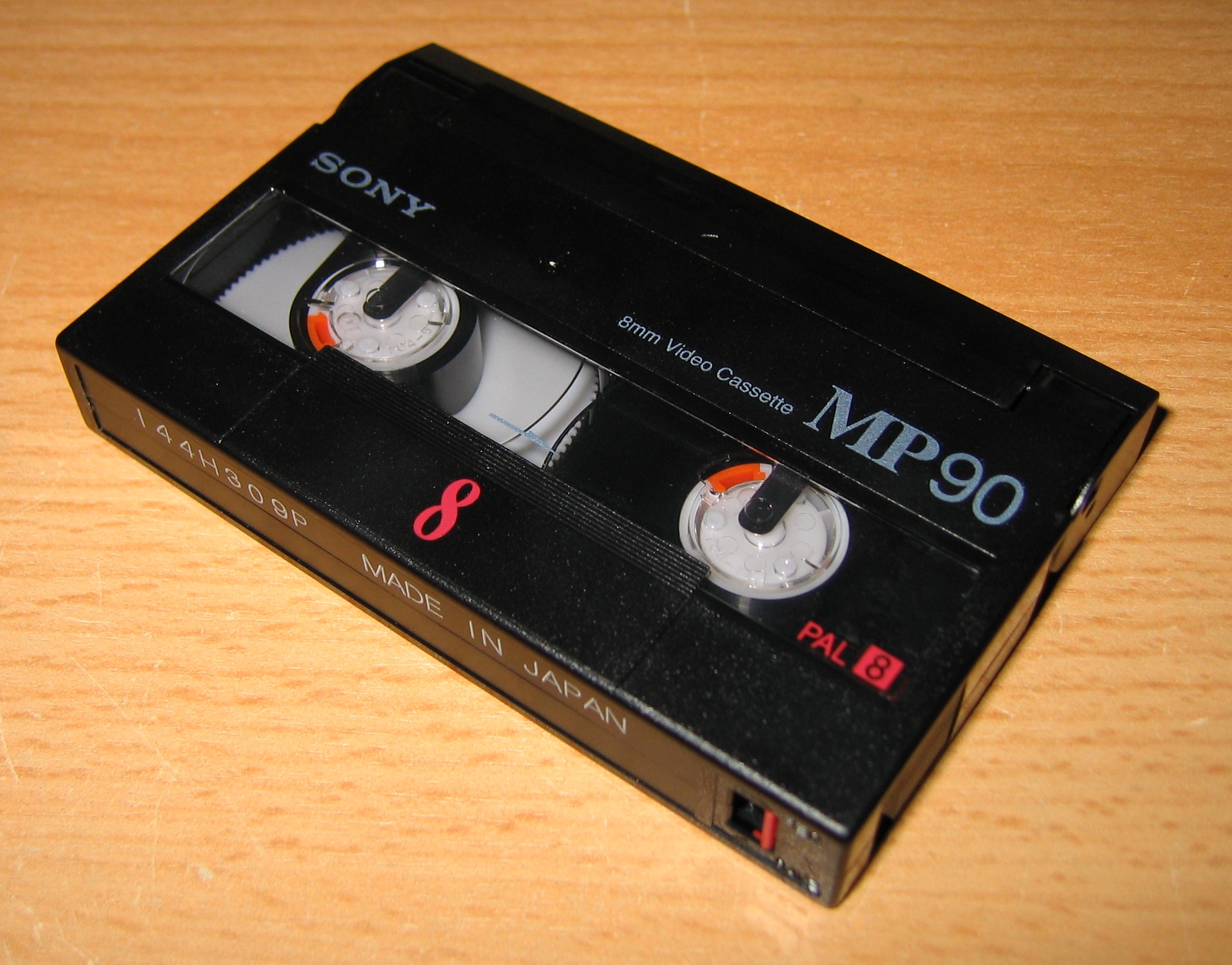 Cassette vidéo Hi8 Paris – On numerise