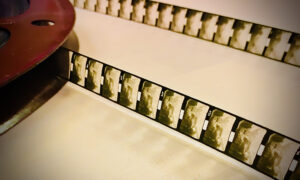 Bande de film Pathé 9,5mm et sa boite
