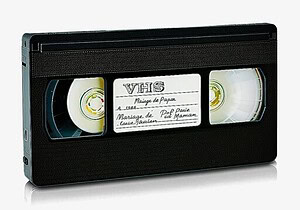 Cassette VHS pour enregistrement vidéo et stockage de données.